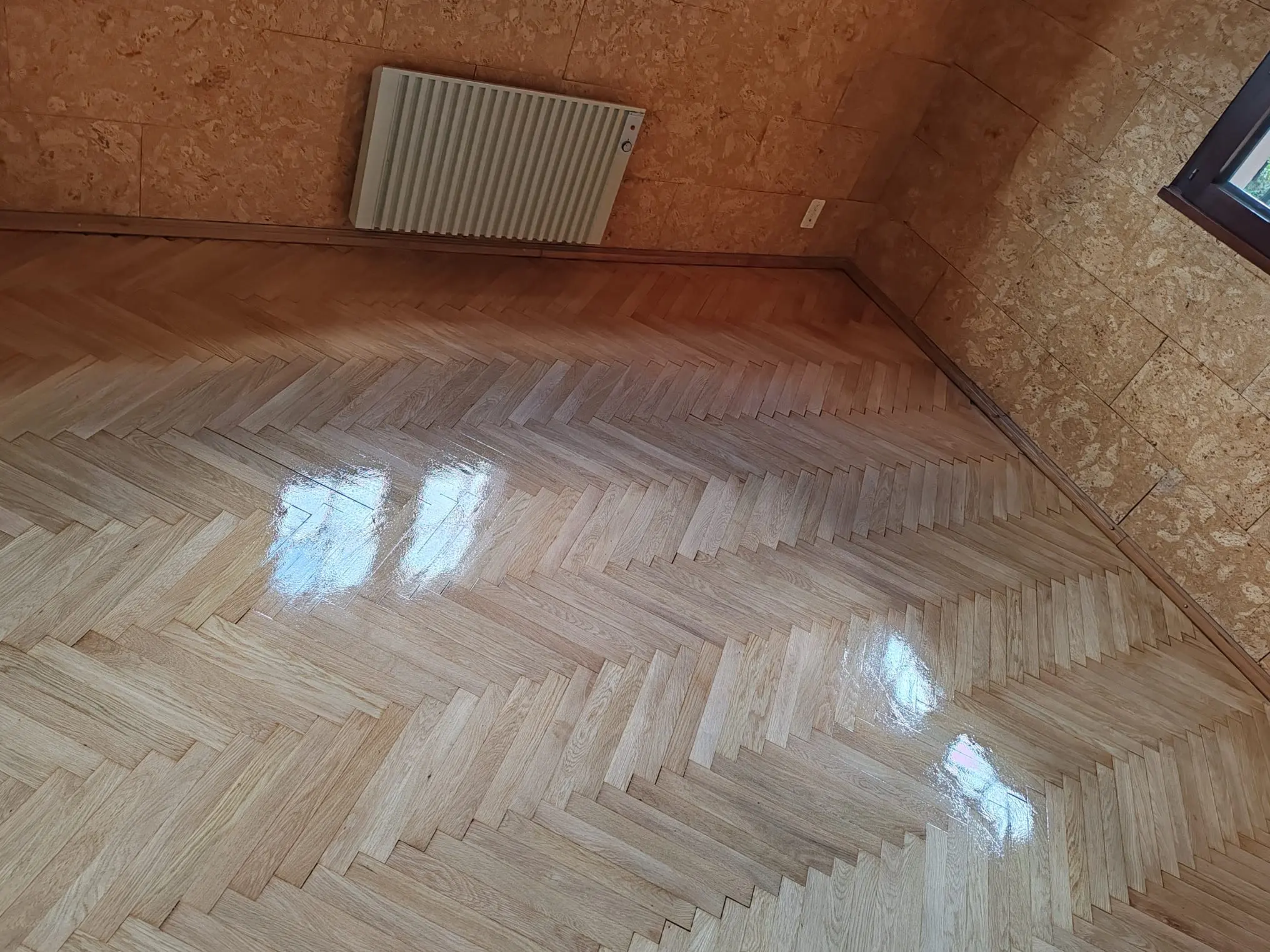 Parquet rénové et vitrifié à Arenthon
